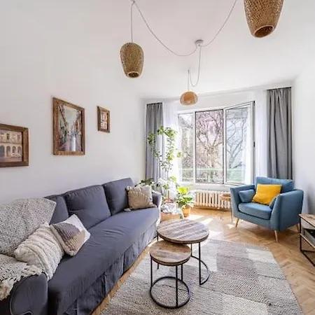 Bohohome Next To The Main Street Apartman