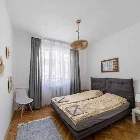 Bohohome Next To The Main Street Apartman