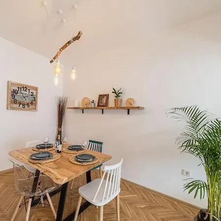 Bohohome Next To The Main Street Apartament