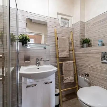 Bohohome Next To The Main Street *